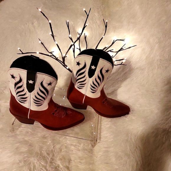 Idyllwind Red and White Heeled Boots - Picture 2 of 9